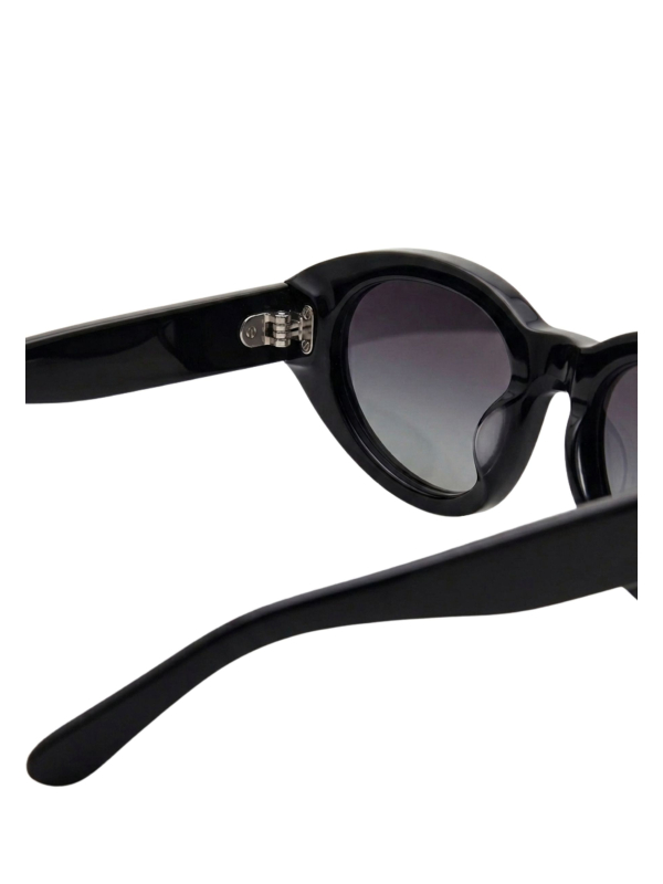 The Noir Oval Frame